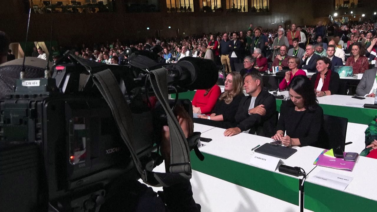 Habeck und Baerbock schwören Grüne bei Parteitag auf Wahlkampf ein