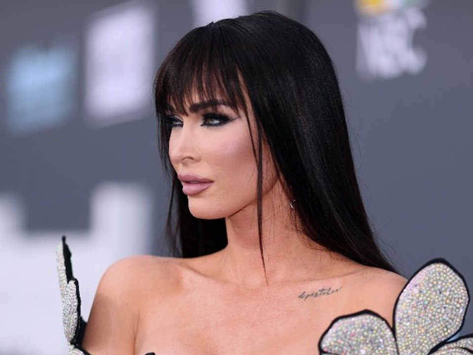 Megan Fox: Sexy Babybauch-Shooting im Gothic-Look