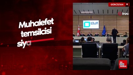 Gürcistan'da muhalefet temsilcisi, Merkez Seçim Komisyonu Başkanı'na siyah boya fırlattı