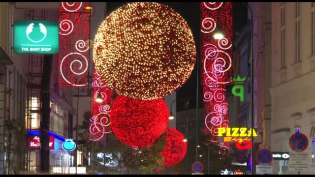 Il centro di Vienna si prepara per Natale: luci e canti in trentuno strade