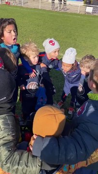 Plateau U9 au stade du vignoble . Temps très frais ! Mais bravo à cette jeunesse .