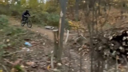 Mountain biker’s thrilling jump ends in a dramatic crash