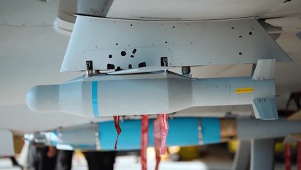 ビデオ: Baykar、Akinciドローンで高精度爆弾のテストを実施