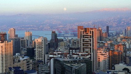 "قمر القندس" العملاق يزين سماء بيروت