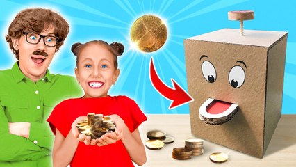 MON PAPA M'A FAIT UNE BANQUE EN CARTON 🏦 Idées DIY incroyables pour épater vos enfants par 123 GO