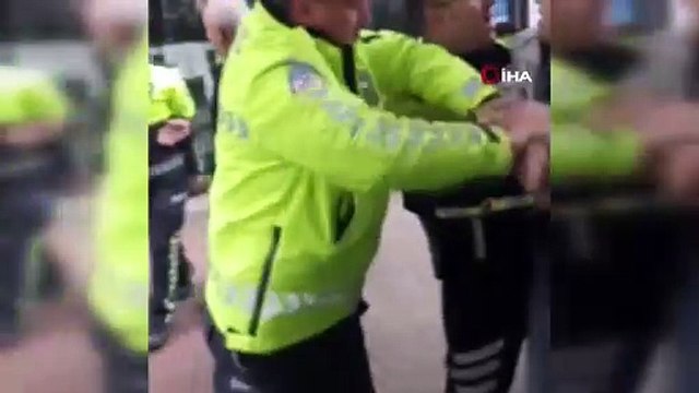 Cezayı yiyince kudurdu! Polisle yumruk yumruğa kavga