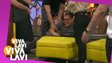 Víctor sufre tremenda caída en pleno programa