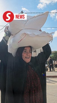 Israeli army targets displaced civilians seeking shelter and food, say reports