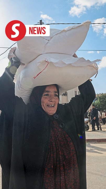 Israeli army targets displaced civilians seeking shelter and food, say reports