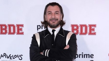 GALA VIDEO - “Il n’y a rien de plus difficile que la vie à deux” : Michaël Youn cash sur la vie de couple