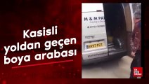 Kasisli yoldan geçen boya arabası