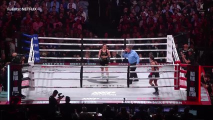 Taylor derrota a Serrano por decisión unánime y retiene su título de superligero