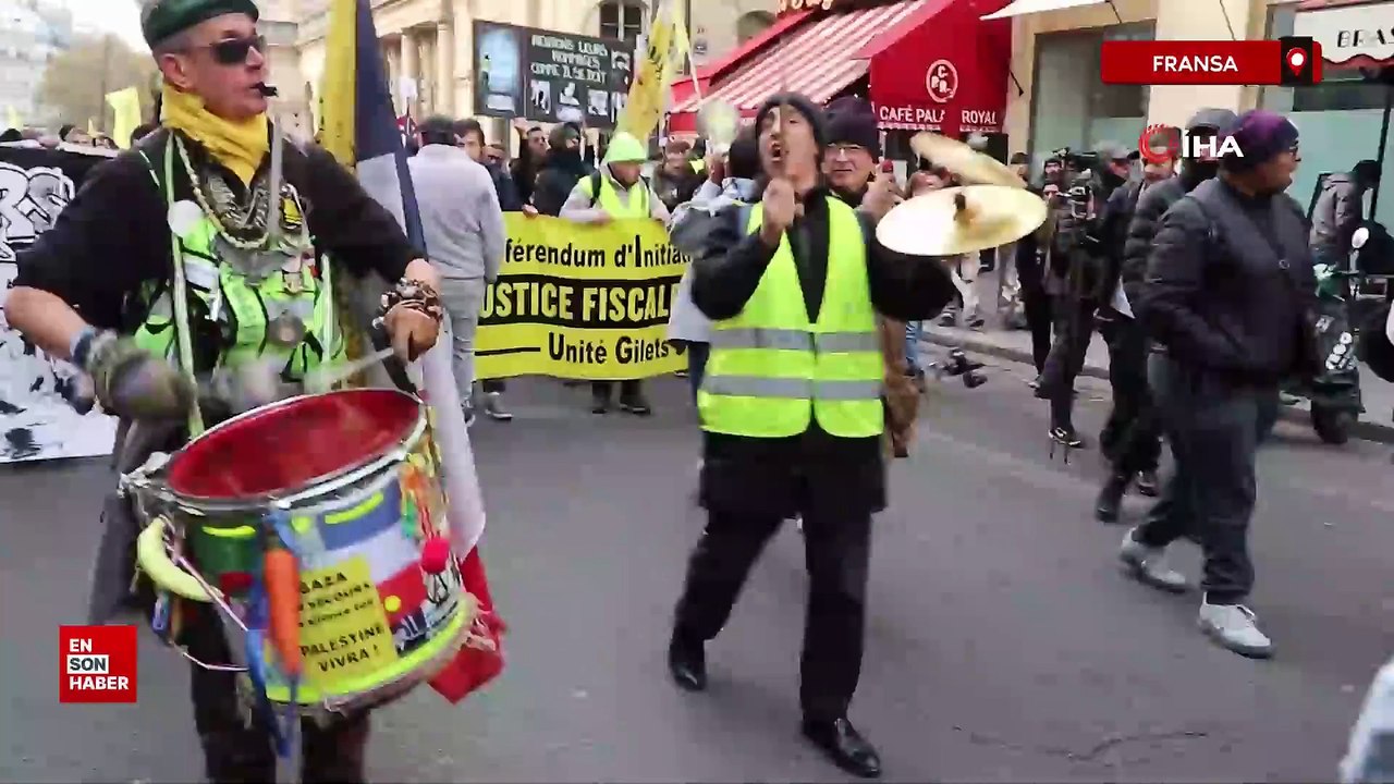Fransa’da sarı yeleklilerin yürüyüşünde "Macron istifa" sloganları atıldı