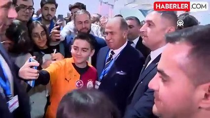 Fatih Terim'e Azerbaycan'da adım attırmadılar