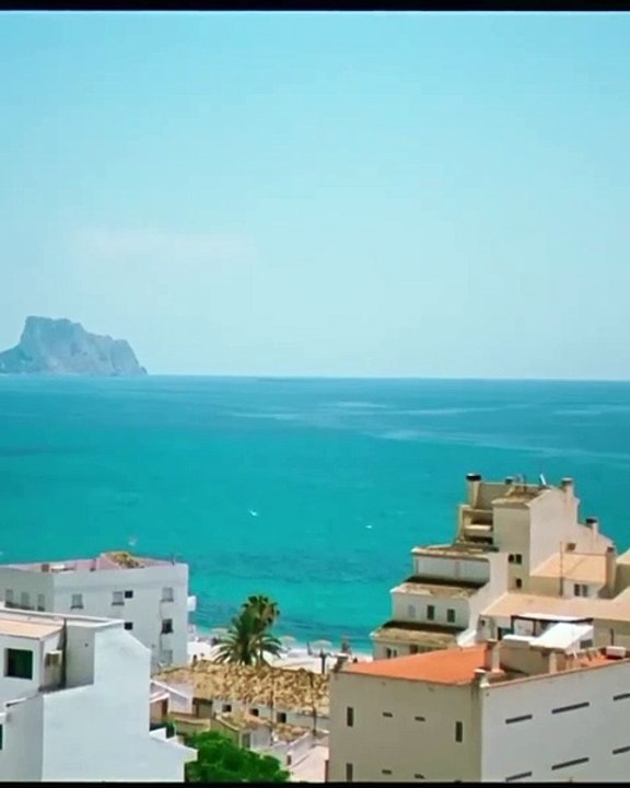 Ana Mena - TZUNAMII -