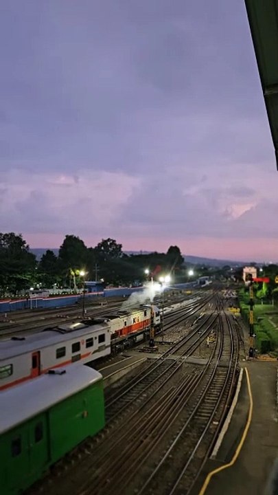 Melewati Senja