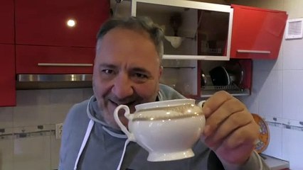 Nelson Mondialu sparge ceainaria