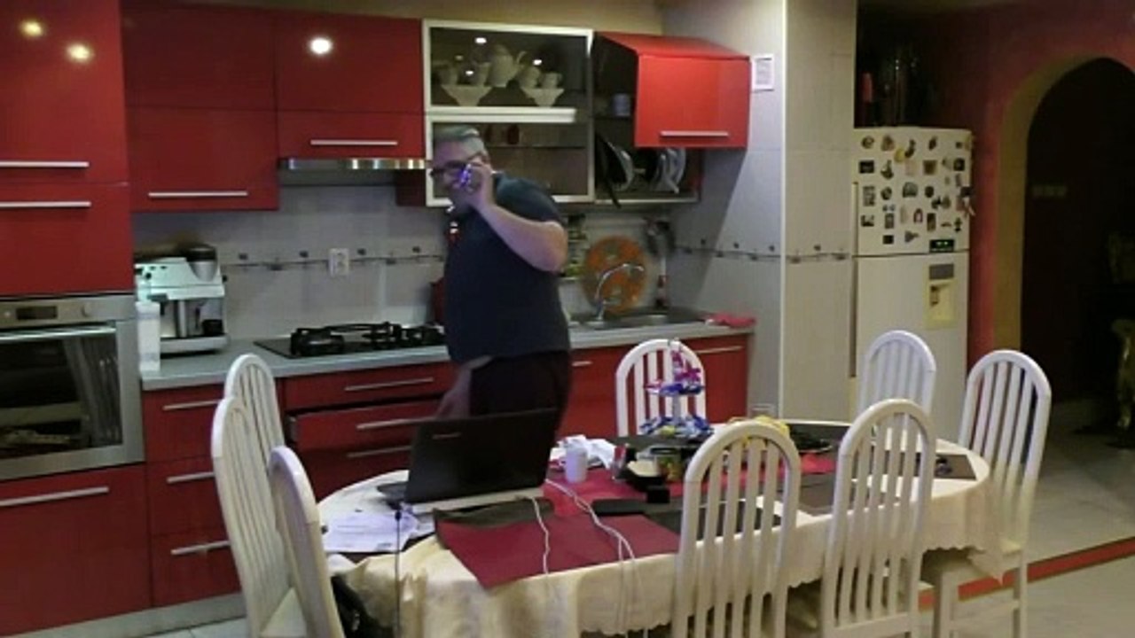 Nelson Mondialu sparge telefon iPhone in direct