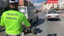 Karaman'da Motosiklet Minibüsün Altına Girdi: 1 Yaralı