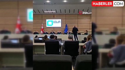 Gürcistan'da Seçim Komisyonu Başkanı'na boyalı saldırı