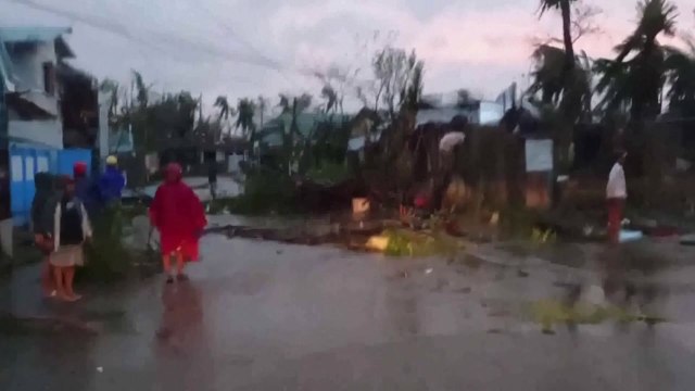 슈퍼태풍 '만이' 필리핀 강타...한 달 새 6번째 태풍 피해 / YTN