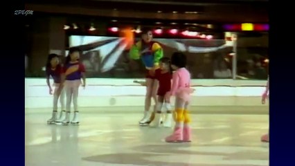 テレサ・テン/子どもたちとスケート