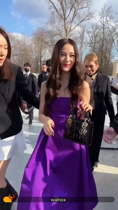 BLACKPINK Jisoo Makes a Statement at Paris Fashion Week ❤️❤️❤️