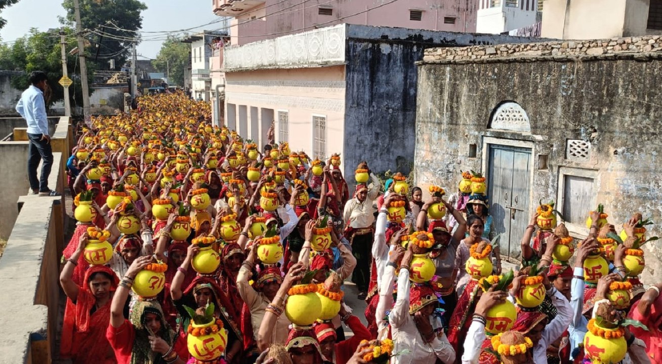 कुण्डाधाम से कर्मजोड़ा सीताराम मंदिर तक बही भक्...