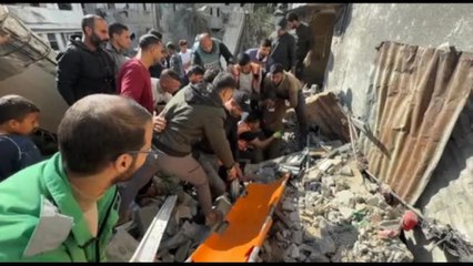 Raid israeliano colpisce un palazzo a Gaza: "Uccisi bambini"
