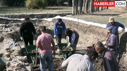 Antakya Antik Hipodrom'da İki Heykelcik Parçası Bulundu