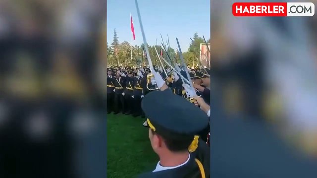 AK Partili Varank'tan ihracı istenen teğmenler için FETÖ benzetmesi