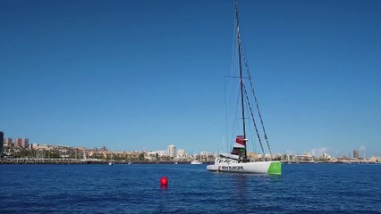 Vendée Globe 2024 - Szabolcs Weöres / New Europe - Szabi à Las Palmas  réparations de sa grand-voile