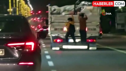 Elazığ'da Çocukların Tehlikeli Kamyonet Yolculuğu