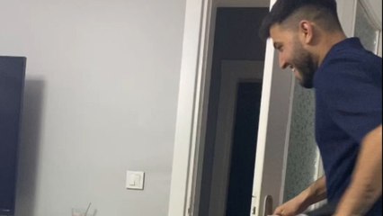 Playful uncle gets priceless reaction out of nephew with hilarious door prank