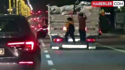 Elazığ'da Çocukların Tehlikeli Kamyonet Yolculuğu