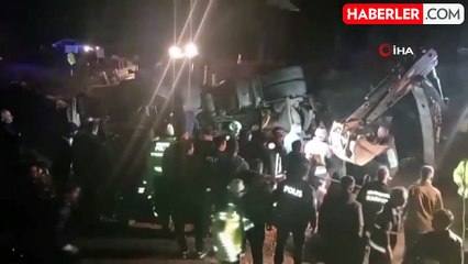 Malatya'da Trafik Kazasında 2 Polis Tırın Altında Kaldı