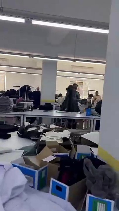 Customized high quality and all kinds of Sportswear. We put your complete customization on products like custom logos, Private logos, Design, size, Color’s combination & material specification etc.