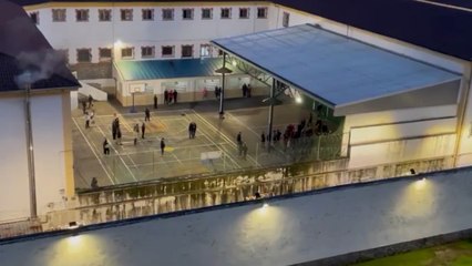 El Gobierno vasco organiza en la cárcel de Martutene un concierto en el que se celebra la huida del etarra Sarrionandia en 1985