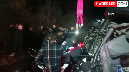 Malatya'da Kazaya Müdahale Eden Polisler Tırın Altında Kaldı