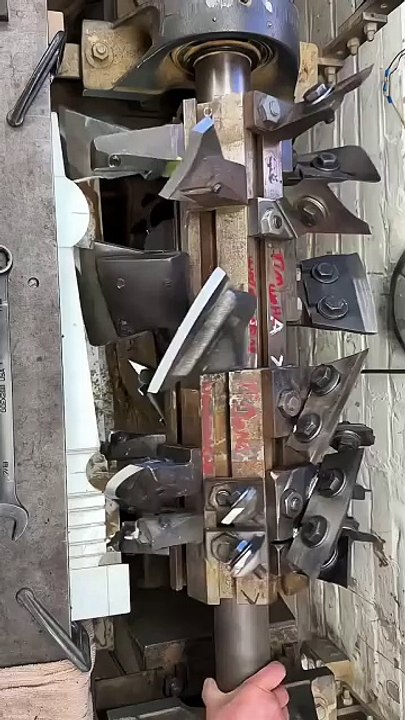 What kind of cutting machine is this #turn-milling #five-axis machining #cnc machining center #five-axis linkage #gantry machining center