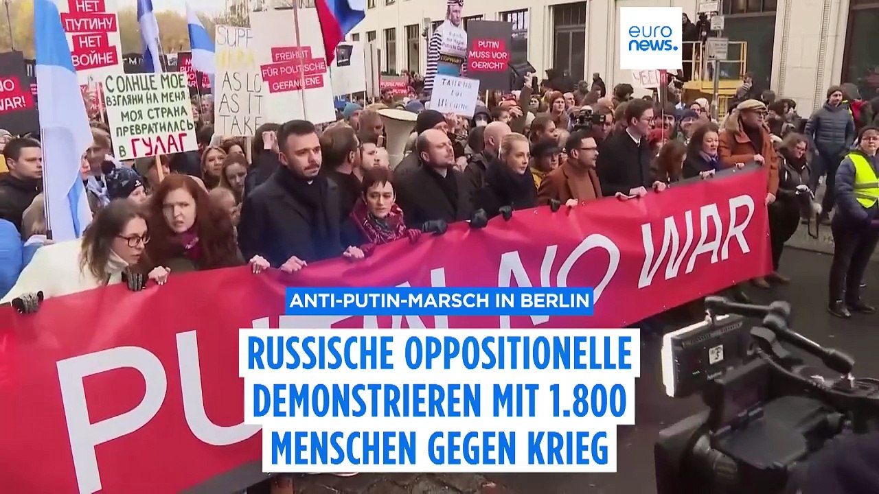 Russische Oppositionelle demonstrieren in Berlin gegen Putin