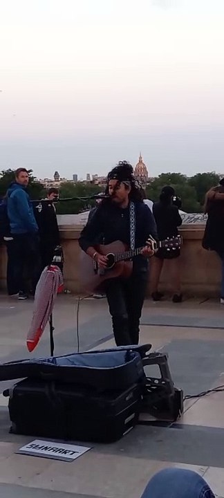 Parisian Music Vibe Around Eiffel Tower #musicvideo  #magical #eiffeltower #traveling  #music  (1)