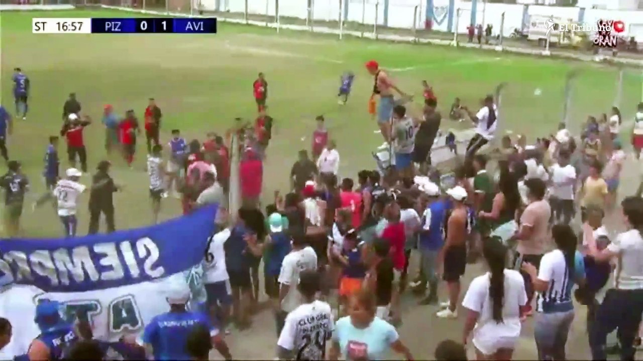 Escándalo en un partido del Regional Amateur: jugadores e hinchas de Pizarro y Aviación protagonizaron violentos incidentes