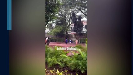 Calon Pemain Naturalisasi Ole Romeny Terlihat Main Bola Sama Bocil Komplek