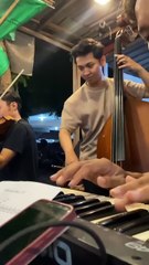 Viral Cover Lagu APT Di Warkop