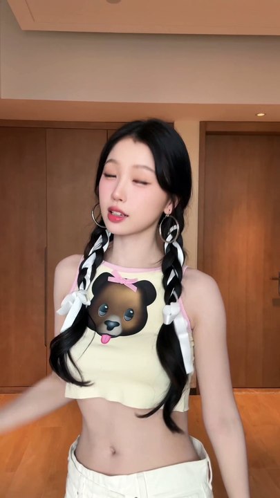 虞书欣这段舞蹈实在太可爱了，衣服上的小熊也很可爱 #虞书欣 #可爱 #舞蹈