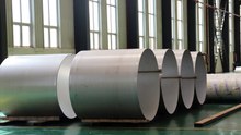 Large caliber thin-walled stainless steel welded pipe