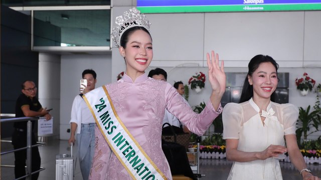 Hoa hậu Quốc tế Thanh Thủy về nước trong vòng tay của người hâm mộ