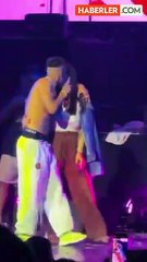 Wanda Nara'dan Mauro Icardi'ye bir darbe daha: Yeni sevgilisiyle sahnede öpüştü