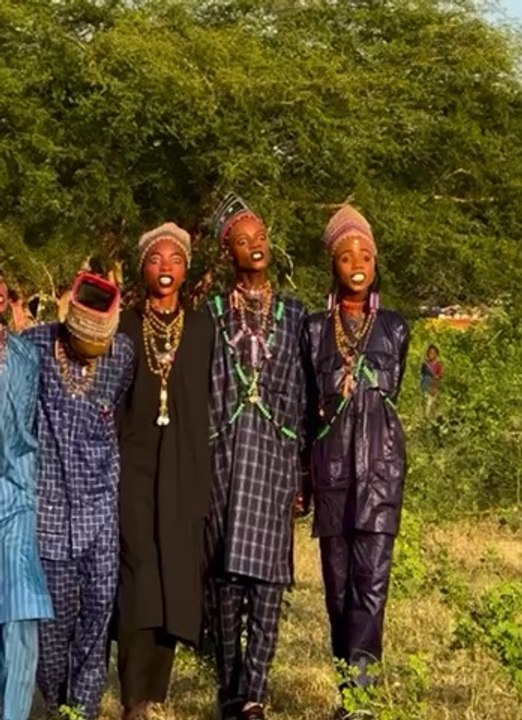 #LeSaviezVous ? Au #Tchad 🇹🇩 #Rituel de #séduction #ancestral au cours duquel les hommes des #tribus #Wodaabe se maquillent pour attirer une épouse , le #festival #Gerewol.